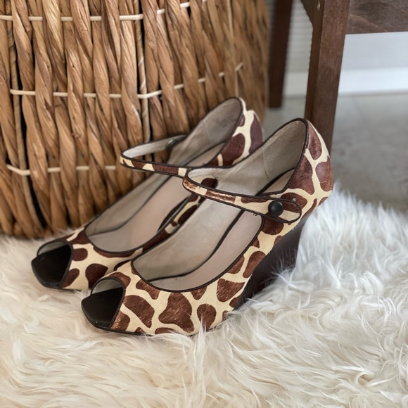 Giraffe Print Wedge Heels - Picture 4 of 6